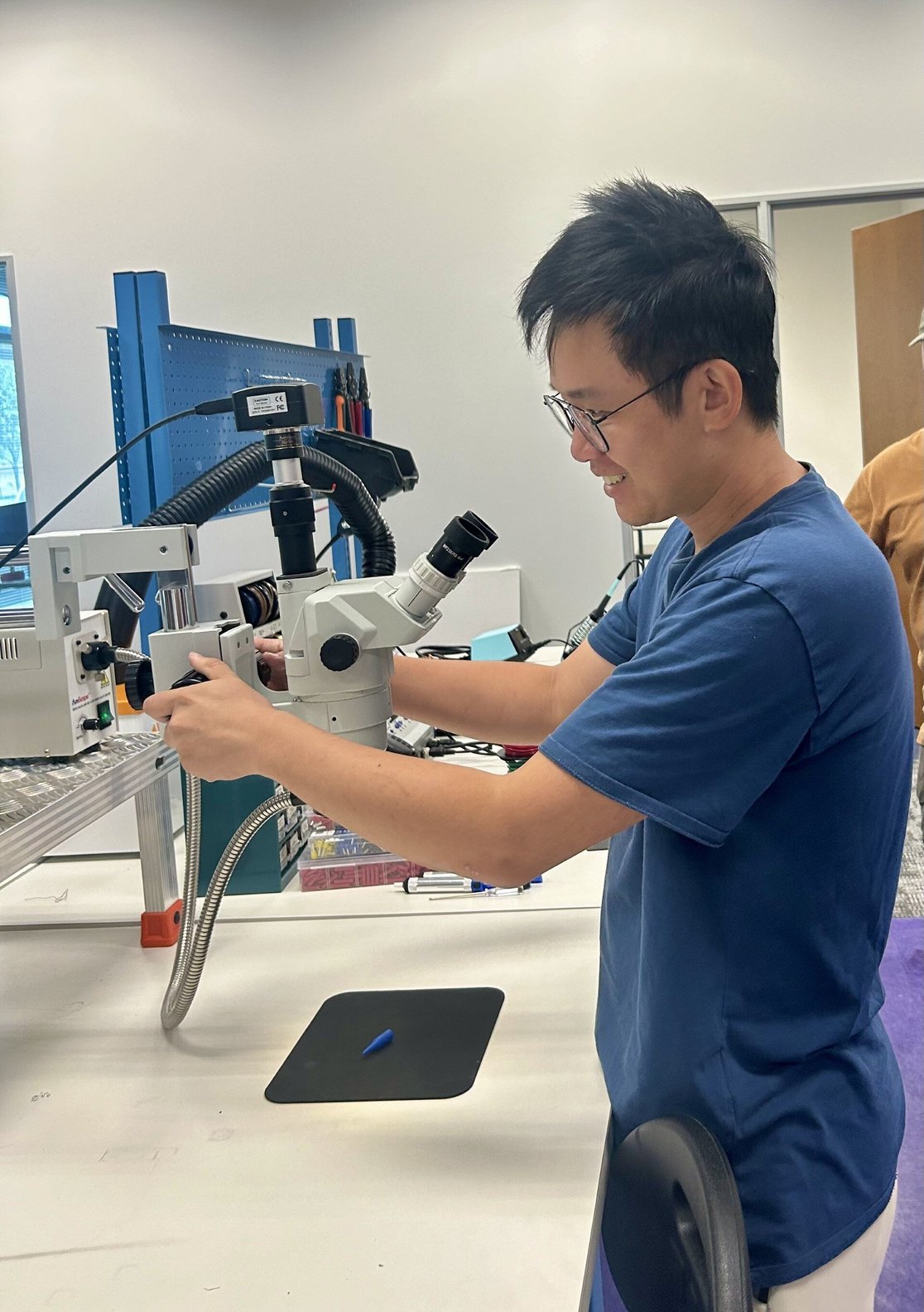 QCi Team with New Lab Equipment at the AZ Chip Foundry